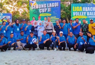 Camat Telok Sebong Buka Turnamen Bola Volly Pantai yang ke 2 Desa Sebong Lagoi
