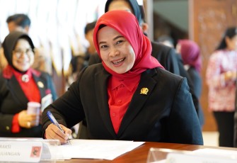 Anggota Komisi B Wiwin Sumrambah