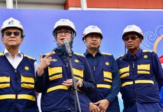 Kepala BPH Migas Erika Retnowati memberikan konferensi pers di Medan, Minggu (23/3)