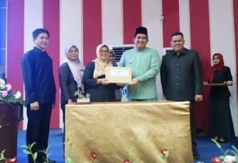 Bupati Bintan Bacakan LKPJ Dalam Rapat Paripurna