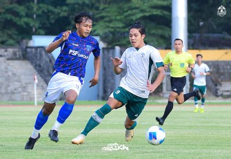 Pertarungan antara Batavia FC melawan Persika Karanganyar, di Stadion Sriwedari Solo pada Sabtu (24/5/2025)