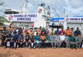 akamla RI Berangkatkan KN Pulau Dana-323 Bawa 92,2 Ton Peduli Sumatra