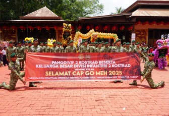 Kasdivif 2 Kostrad Brigjen TNI Riyanto, S.I.P.  mewakili Pangdivif 2 Kostrad  menghadiri Festival Cap Gomeh 2025 bertempat di Pesarean Gunung Kawi Kec. Wonosari Kab. Malang, Minggu (16/02/2025)