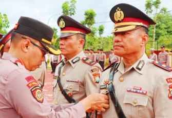 Kapolres Bintan saat Pimpin Upacara Sertijab Kasat Binmas dan Kapolsek Bintan Utara