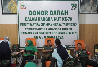 Dalam rangka memperingati Hari Ulang Tahun (HUT) ke-79 Persit Kartika Candra Kirana, Kodim 0803/Madiun menggelar kegiatan donor darah yang berlangsung di Aula Makodim 0803/Madiun, Rabu (5/2)