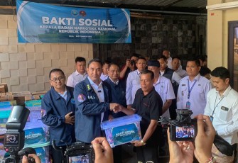 BNN RI Salurkan 2000 nPaket Sembako Untuk Korban Banjir di Bali 