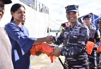 Satgas Trisila-25 TNI AL dan Pemda Morotai Gelar Bakti Kesehatan Gratis Di Atas KRI Teluk Wondama-527