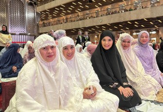  Ketua DPR RI Puan Maharani melaksanakan salat Idul Adha 1446 Hijriah di Masjid Istiqlal, Jakarta Pusat