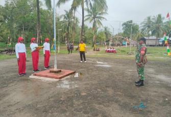 Babinsa Koramil 1710-01/Kokonao Latih Paskibra Distrik Mimika Barat