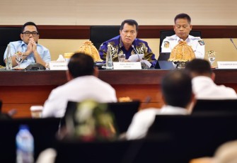 Wakil Menteri Pendayagunaan Aparatur Negara dan Reformasi Birokrasi (PANRB) Purwadi Arianto menghadiri pertemuan untuk evaluasi pelaksanaan seleksi CPNS dan PPPK Tahap I tahun 2024 di Provinsi Sulawesi Selatan, di Kota Makassar, Rabu (05/02/2025)