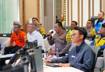 Kapolri Jenderal Listyo Sigit Prabowo meninjau langsung Jasa Marga Toll Road Command Center, Jatiasih, Bekasi, Jawa Barat