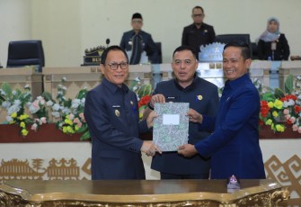Bupati dan Wakil Bupati Tulang Bawang Menghadiri Rapat Paripurna DPRD Tulang Bawang 