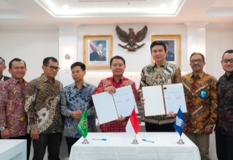 Garuda Indonesia dan Kementerian Agama RI Tandatangani Perjanjian Kerja Sama Penerbangan Haji 2025