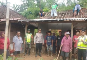 Babinsa Koramil 0801/05 Nawangan Jalin Kebersamaan.