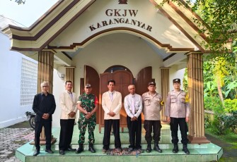 TNI-Polri Gandeng Tangan Amankan Ibadah Jumat Agung di Trenggalek