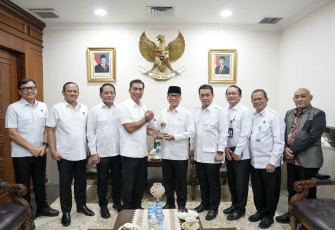 Menteri Desa dan Pembangunan Daerah Tertinggal (Mendes PDT) Yandri Susanto menyambangi Badan Reserse dan Kriminal (Bareskrim) Mabes Polri pada Rabu (18/2/2025)