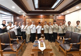  Menteri Desa dan Pembangunan Daerah Tertinggal (Mendes PDT) Yandri Susanto menerima audiensi Ketua Umum PP Pemuda Muhammadiyah, Dzulfikar Ahmad Tawalla dan jajarannya, di ruang kerjanya, Kantor Pusat Kemendes PDT, Kalibata, Jakarta Selatan, Selasa (11/3/2025)