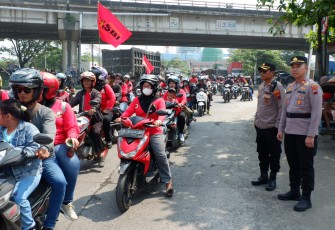 Polri Kawal Keberangkatan Dari Jepara Menuju Semarang