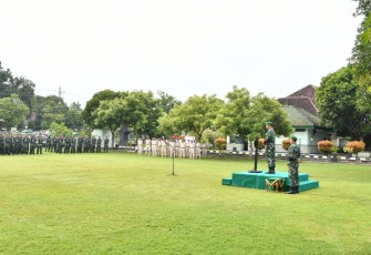 Komandan Kodim 0802/Ponorogo Letkol Inf Dwi Soerjono berkenan memberikan pengarahan atau Jam Komandan kepada seluruh anggota (prajurit dan PNS), Senin (17/02/2025)