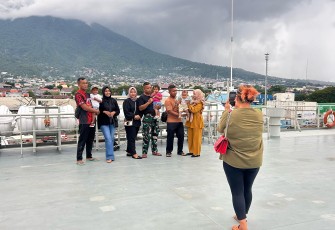 Masyarakat Ternate Kunjungi Open Ship KRI TYO-522