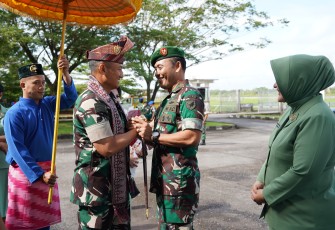 Danrem 121/ABW Turut Menyambut Kedatangan Pejabat Kasdam XII/TPR 
