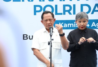Menteri Dalam Negeri (Mendagri) Muhammad Tito Karnavian usai menghadiri Launching Gerakan Pangan Murah Polri dan Bulog di Lapangan Bulog Kanwil Jakarta dan Banten, Jakarta Utara, Kamis (14/8/2025).