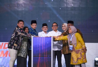 Menteri Mu’ti dalam acara tiga program pada “Kado HUT RI dari Presiden untuk Guru” di Jakarta, Rabu (6/8).
