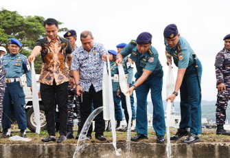 TNI AL Musnahkan 1,4 Ton Miras Ilegal Jenis Sopi di Ambon 