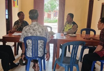 Anggota Polsek Belitang III Ingatkan Warga Waspada Gangguan Kamtibmas