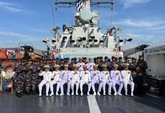 Pangkoarmada I Terima Kunjungan Chief Of The Naval Staff Pakistan di KRI Tom-357 Pada Latihan Multirateral Aman 