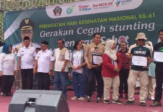 Ketua DPRD Kabupaten Blitar, Supriadi (empat dari kiri) Saat Hadiri Tasyakuran HKN ke- 61 (Foto : ist)