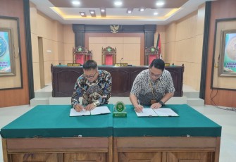 Penandatanganan MOU antara PN/Perikanan Bitung bersama Ketua Yayasan Finjil