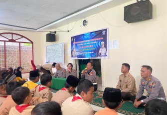 Ditlantas Polda Kepri Sambangi Pesantren Wali Songo Lewat Program Pos Ngetren 