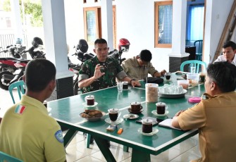Komandan Kodim 0802/Ponorogo Letkol Inf Dwi Soerjono melakukan peninjauan langsung ke Kantor Balai Penyuluhan Pertanian (BPP) yang ada di Jalan Raya Siman Kecamatan Siman Kabupaten Ponorogo, Selasa (25/02/2025)