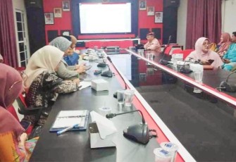 Rapat Tim Gugus Tugas Pengembangan KLA guna membahas Rancangan Peraturan Wali Kota tentang RAD Pengembangan Kota Layak Anak Tahun 2025–2029.