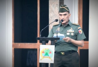 Kasilog Rem 081/DSJ, Letkol Czi Muhammad Luthfi Membacakan Amanat Kasad Pada pada upacara bendera di Halaman Makorem 081/DSJ, Jl. Pahlawan No. 50 Kota Madiun, Senin (17/2/2025) 