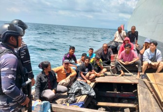 TNI AL Berhasil Gagalkan Penyelundupan Pekerja Migran Ilegal dan Satwa Dilindungi di Perairan Selat Malaka 