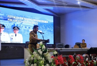 Wawali Randito Maringka saat memberikan arahannya pada pertemuan persiapan penilaian Kota Sehat