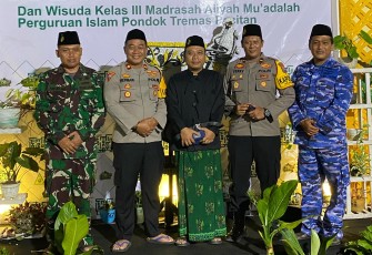 Dandim 0801/Pacitan yang di wakili Danramil 0801/03 Arjosari Letda Cke Misrum menghadiri undangan pelaksanaan kegiatan Haflah Akhiriddirasah dan Wisuda Kelas III Madrasah Aliyah Salifiyah Perguruan Islam Pondok Tremas, bertempat di halaman Masjid Perguruan Islam Pondok Tremas Jl Patrem No.21 Dusun Pojok Desa Tremas Kec. Arjosari Kab. Pacitan, Rabu (19/02/2025)