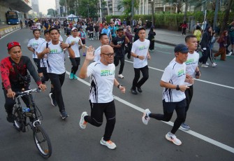 Wamenhaj Dahnil Anzar Simanjuntak bersama Komunitas Sa’i Walk & Run, Jakarta, Minggu (19/4)