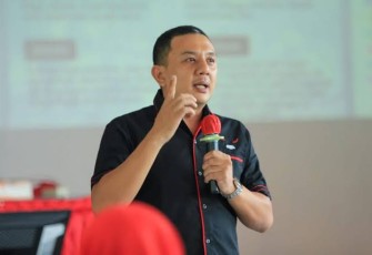 Wakil Ketua DPRD Jatim Deni Wicaksono 