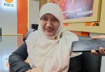 Ketua Fraksi PKS DPRD Jatim, Lilik Hendarwati 