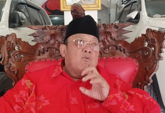 Ketua Posko Gotong Royong PDI Perjuangan Jawa Timur yang juga Tokoh Masyarakat Jatim, Mat Mochtar