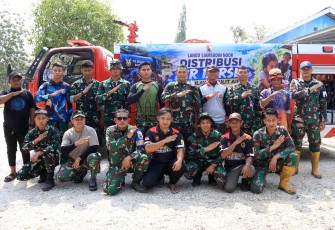 Personel Lanud Sjamsudin Noor Asah Kemampuan Operasikan Kendaraan Pemadam Kebakaran
