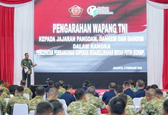 Wakil Panglima TNI Jenderal TNI Tandyo Budi R saat memberikan pengarahan kepada jajaran Pangdam, Danrem, dan Dandim dalam rangka percepatan pembangunan KDKMP