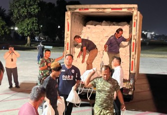 Sejumlah barang bantuan yang akan dikirimkan BNPB melalui Baseops TNI AU Halim Perdanakusuma Jakarta pada Sabtu (15/8). Foto rilis No. 550