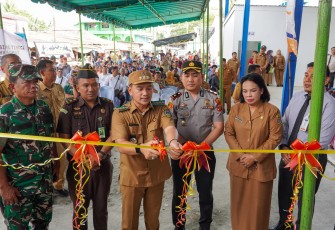 Wali Kota Tebing Tinggi, H. Iman Irdian Saragih, secara resmi meresmikan Pasar Inpres yang berlokasi di Jalan Gurami, Senin (19/01/2026)