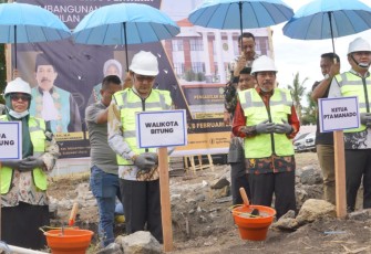 Walikota dan Wakil Walikota Bitung Laksanakan Peletakan Batu Pertama Pembangunan Kantor PA Bitung Kelas II Bitung 