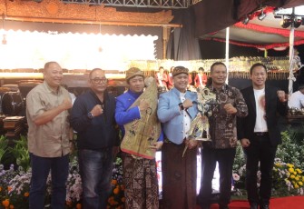 Pagelaran wayang kulit dengan lakon “Gatotkaca” dalam rangka memperingati Hari Ulang Tahun (HUT) ke-81 Kemerdekaan Republik Indonesia.