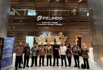 Wakil Gubernur Bengkulu, Mian Foto Bersama Direktur Utama PT Pelindo, Achmad Muctasor, pada Kamis (5/3) /Foto : MC